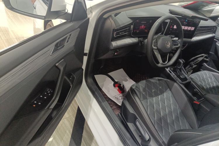 Used Volkswagen Sagitar 2023 300TSI DSG Excellence Edition Driver Seat