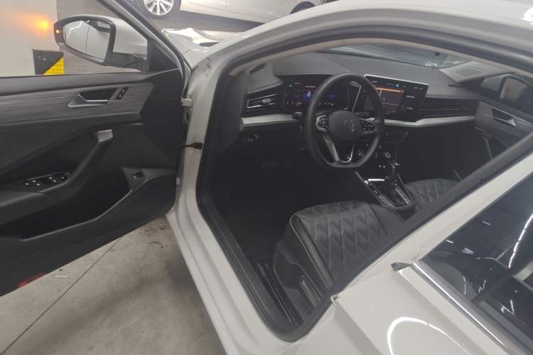 Used Volkswagen Sagitar 2023 300TSI DSG Excellence Edition Driver Seat
