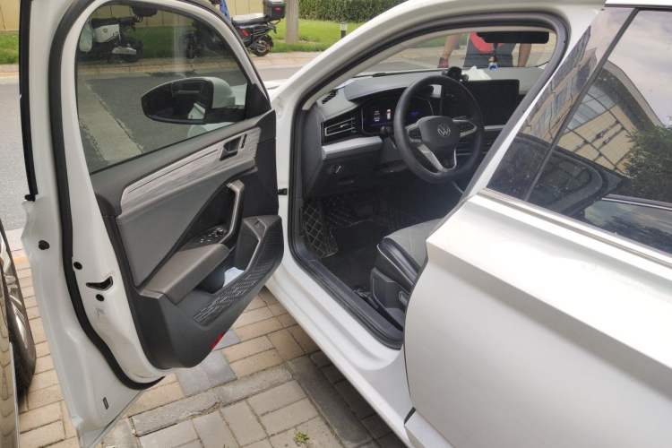 Used Volkswagen Sagitar 2023 300TSI DSG Excellence Edition Driver Seat
