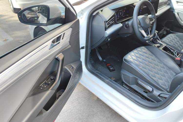 Used Volkswagen Sagitar 2023 300TSI DSG Excellence Edition Driver Seat