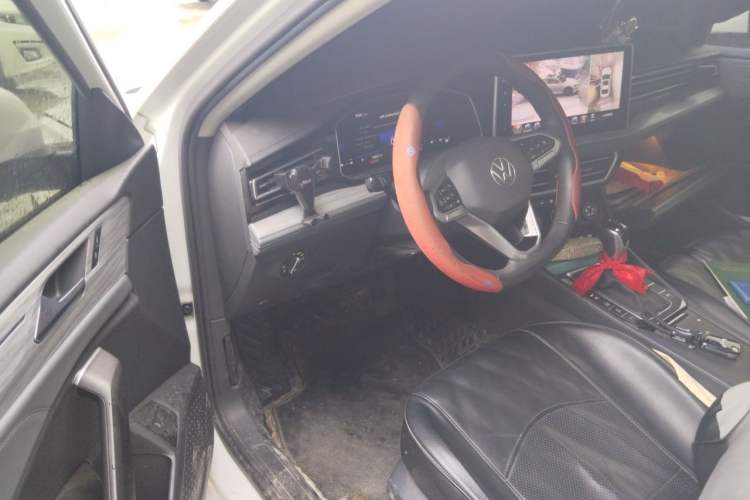 Used Volkswagen Sagitar 2023 300TSI DSG Excellence Edition Driver Seat