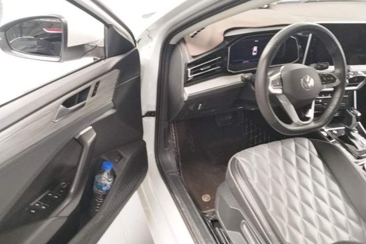 Used Volkswagen Sagitar 2023 280TSI DSG Excellence Edition Driver Seat