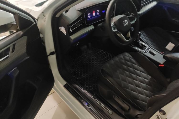 Used Volkswagen Sagitar 2023 300TSI DSG Excellence Edition Driver Seat