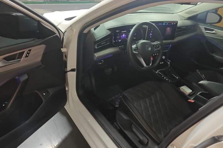 Used Volkswagen Sagitar 2023 300TSI DSG Excellence Edition Driver Seat