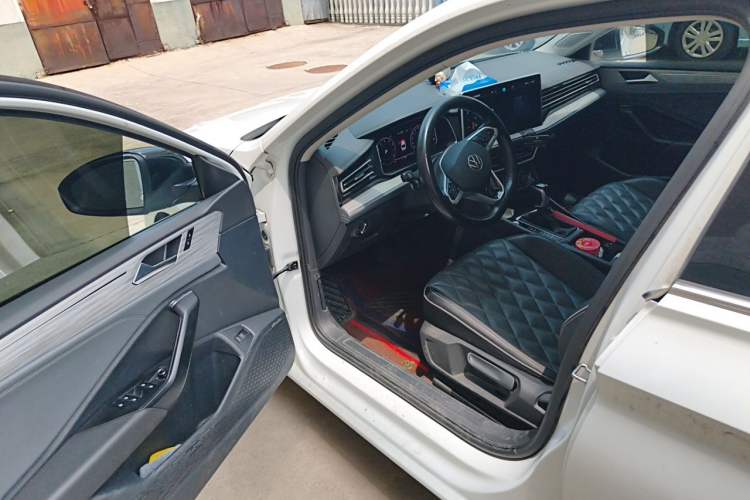 Used Volkswagen Sagitar 2023 300TSI DSG Excellence Edition Driver Seat