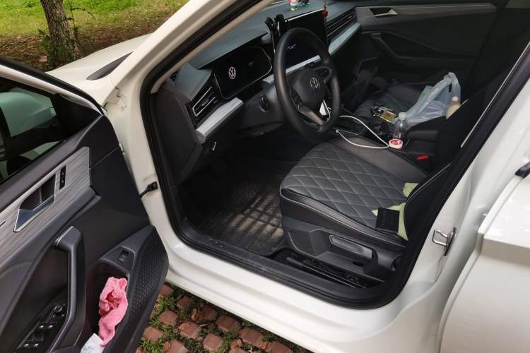Used Volkswagen Sagitar 2023 300TSI DSG Excellence Edition Driver Seat