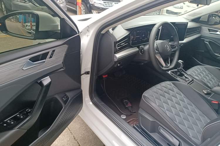 Used Volkswagen Sagitar 2023 300TSI DSG Excellence Edition Driver Seat