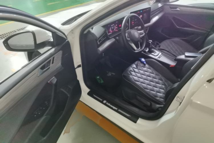 Used Volkswagen Sagitar 2023 300TSI DSG Excellence Edition Driver Seat