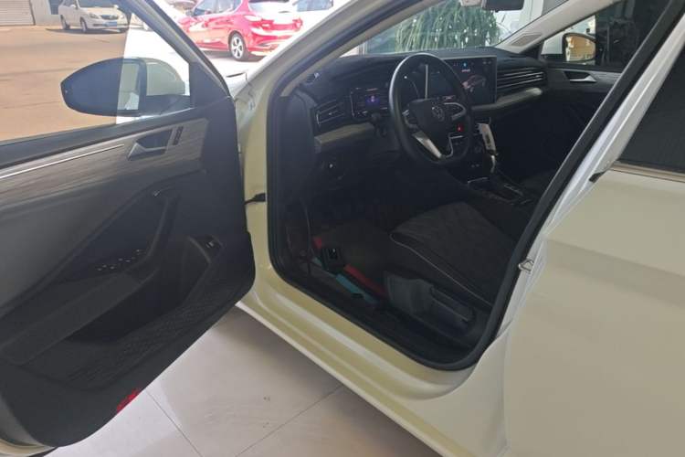 Used Volkswagen Sagitar 2023 300TSI DSG Excellence Edition Driver Seat