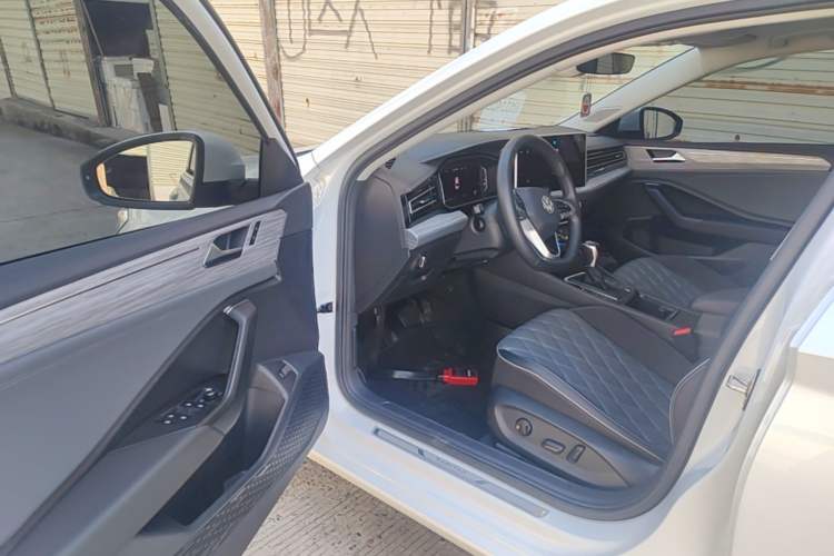 Used Volkswagen Sagitar 2023 300TSI DSG Excellence Edition Driver Seat