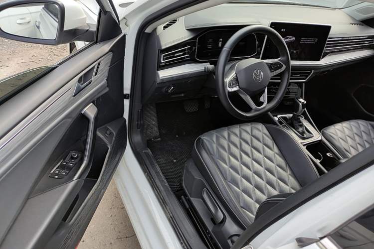 Used Volkswagen Sagitar 2023 200TSI DSG Excellence Edition Driver Seat
