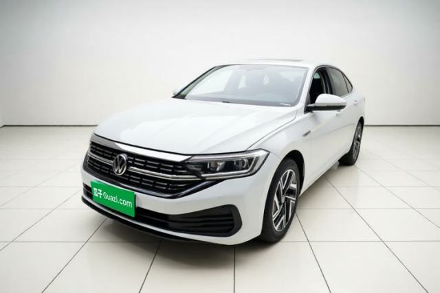 Ojetý Volkswagen Sagitar 2023 300TSI DSG Flyover Edition