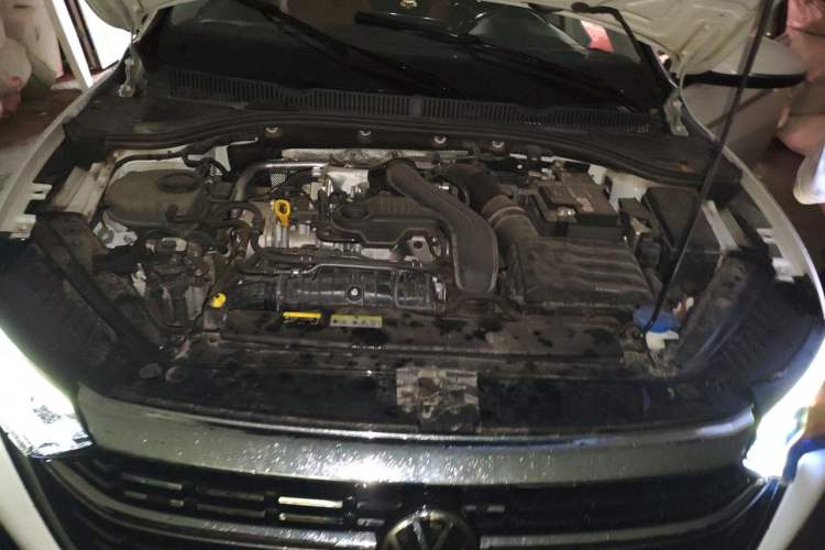 Used Volkswagen Sagitar 2023 300TSI DSG Excellence Edition Engine Bay