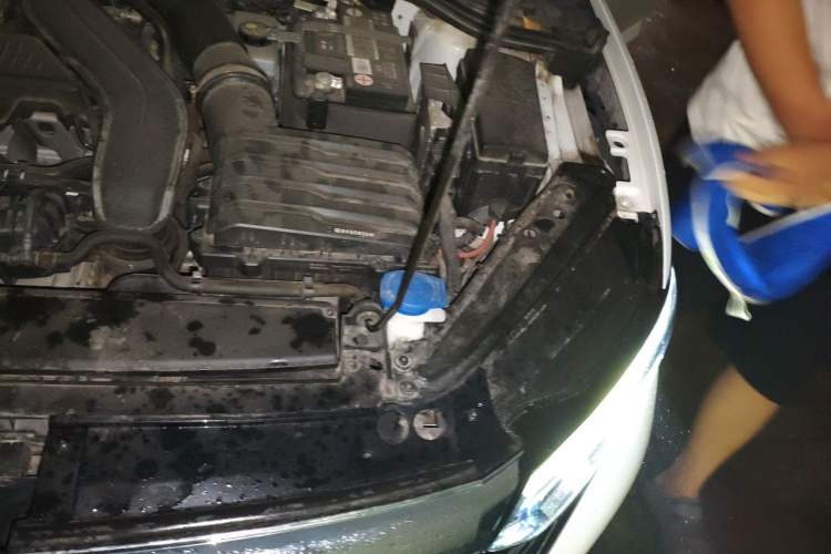 Used Volkswagen Sagitar 2023 300TSI DSG Excellence Edition Engine Bay Left