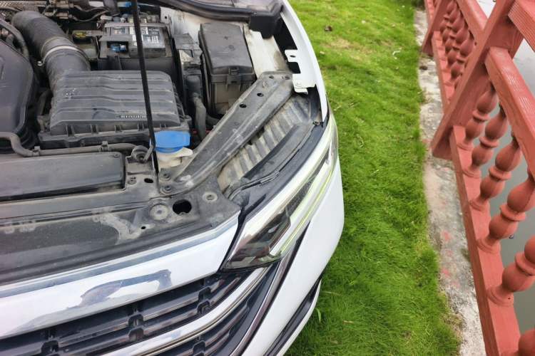 Used Volkswagen Sagitar 2023 300TSI DSG Excellence Edition Engine Bay Left