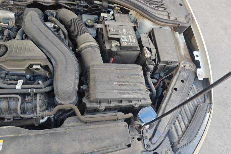 Used Volkswagen Sagitar 2023 300TSI DSG Excellence Edition Engine Bay Left