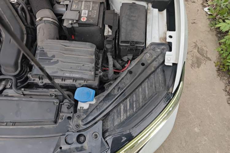 Used Volkswagen Sagitar 2023 300TSI DSG Excellence Edition Engine Bay Left