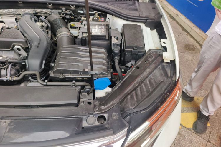 Used Volkswagen Sagitar 2023 300TSI DSG Excellence Edition Engine Bay Left