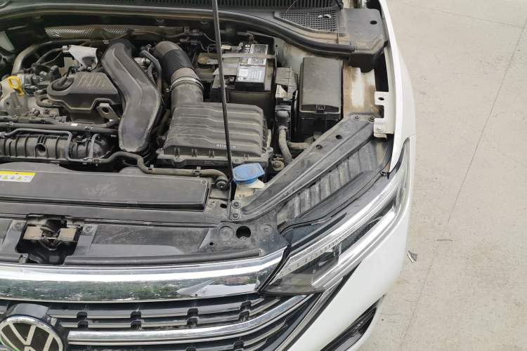 Used Volkswagen Sagitar 2023 300TSI DSG Excellence Edition Engine Bay Left