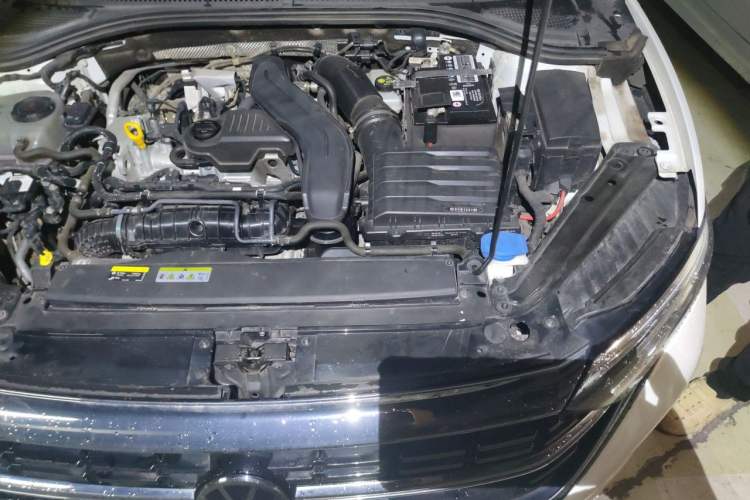 Used Volkswagen Sagitar 2023 300TSI DSG Excellence Edition Engine Bay Left