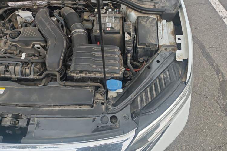 Used Volkswagen Sagitar 2023 300TSI DSG Excellence Edition Engine Bay Left
