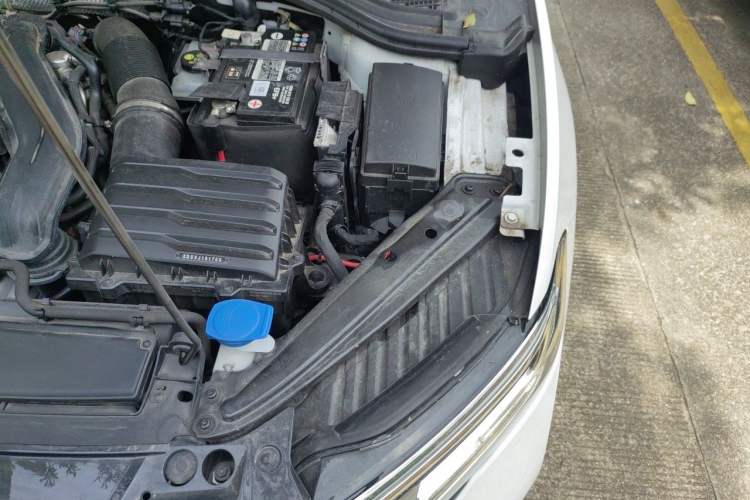 Used Volkswagen Sagitar 2023 300TSI DSG Excellence Edition Engine Bay Left