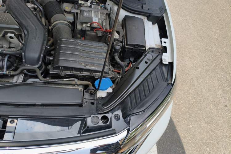 Used Volkswagen Sagitar 2023 300TSI DSG Excellence Edition Engine Bay Left