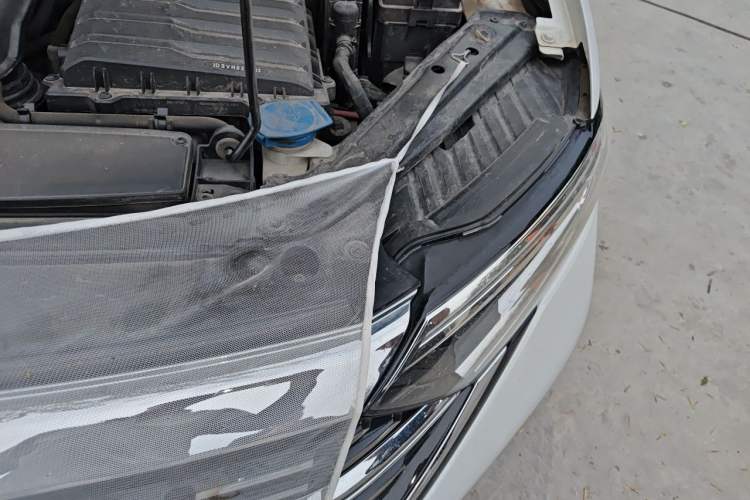 Used Volkswagen Sagitar 2023 300TSI DSG Excellence Edition Engine Bay Left