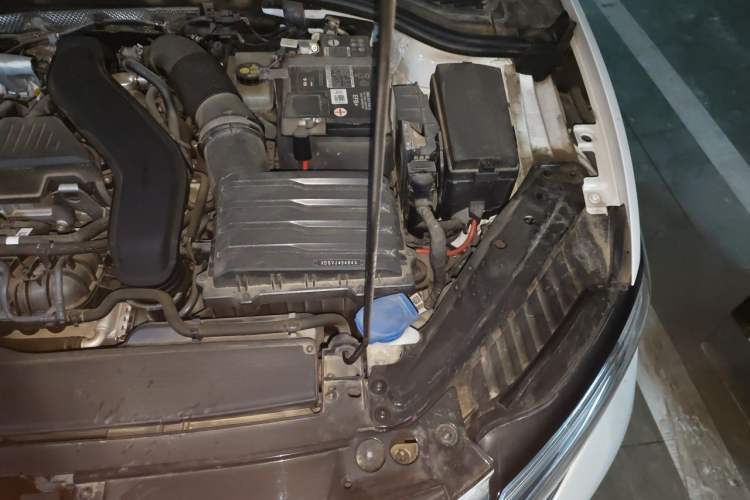 Used Volkswagen Sagitar 2023 300TSI DSG Excellence Edition Engine Bay Left