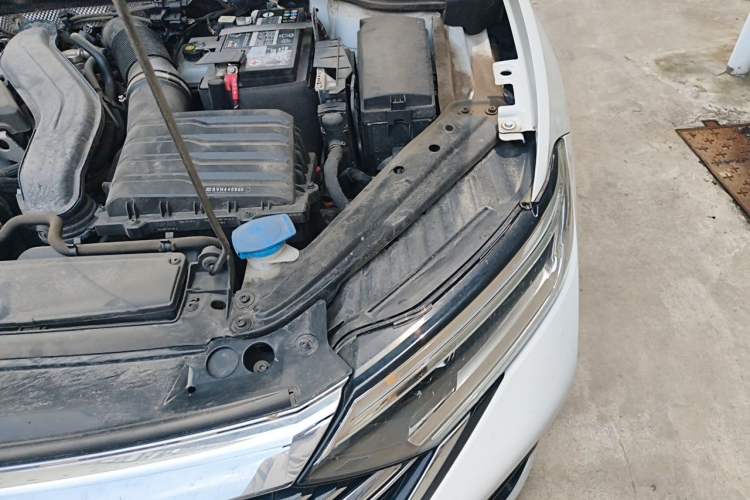 Used Volkswagen Sagitar 2023 300TSI DSG Excellence Edition Engine Bay Left