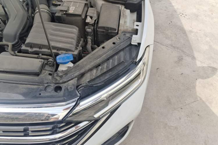 Used Volkswagen Sagitar 2023 300TSI DSG Excellence Edition Engine Bay Left