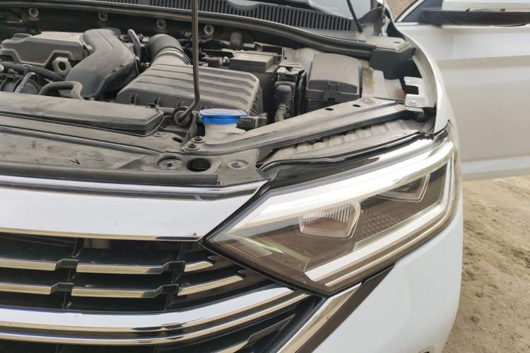 Used Volkswagen Sagitar 2023 300TSI DSG Excellence Edition Engine Bay Left