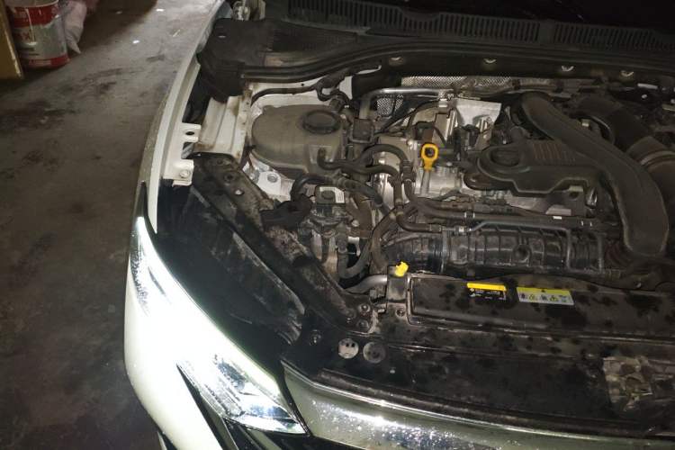 Used Volkswagen Sagitar 2023 300TSI DSG Excellence Edition Engine Bay Right