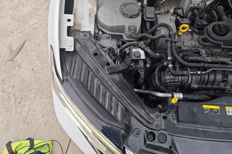 Used Volkswagen Sagitar 2023 300TSI DSG Excellence Edition Engine Bay Right
