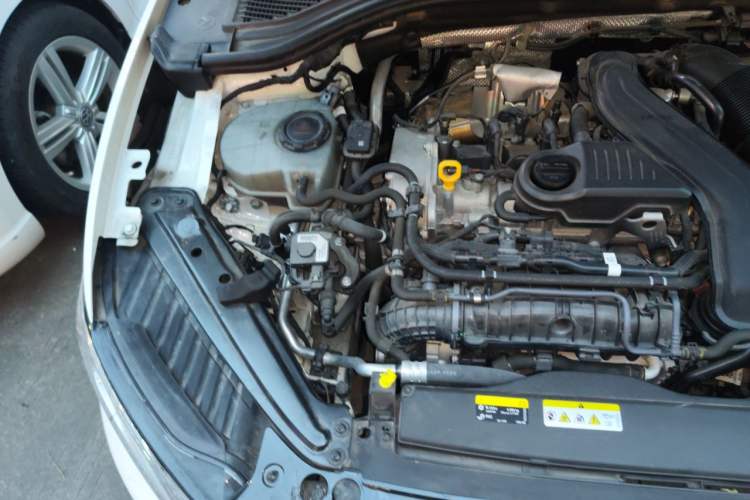 Used Volkswagen Sagitar 2023 300TSI DSG Excellence Edition Engine Bay Right