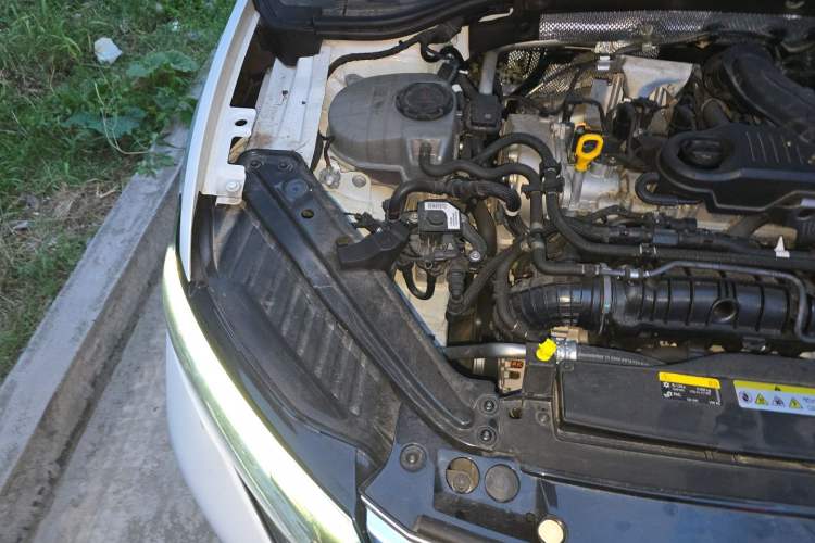 Used Volkswagen Sagitar 2023 300TSI DSG Excellence Edition Engine Bay Right