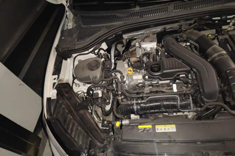 Used Volkswagen Sagitar 2023 300TSI DSG Excellence Edition Engine Bay Right