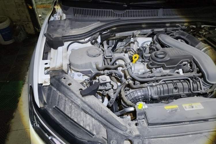 Used Volkswagen Sagitar 2023 300TSI DSG Excellence Edition Engine Bay Right