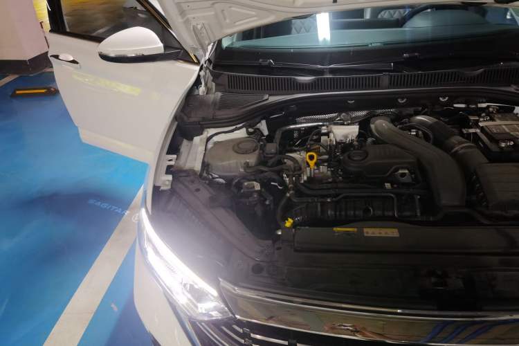 Used Volkswagen Sagitar 2023 300TSI DSG Excellence Edition Engine Bay Right