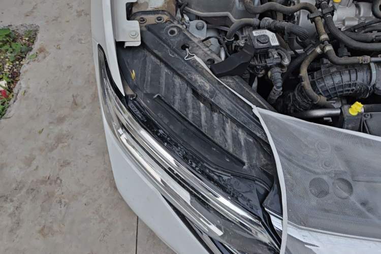Used Volkswagen Sagitar 2023 300TSI DSG Excellence Edition Engine Bay Right