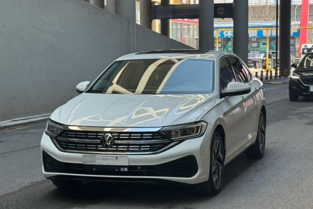 Ojetý Volkswagen Sagitar 2023 200TSI DSG Excellence Edition