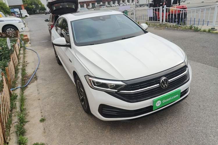 Used Volkswagen Sagitar 2023 300TSI DSG Excellence Edition Front Right 45 Deg
