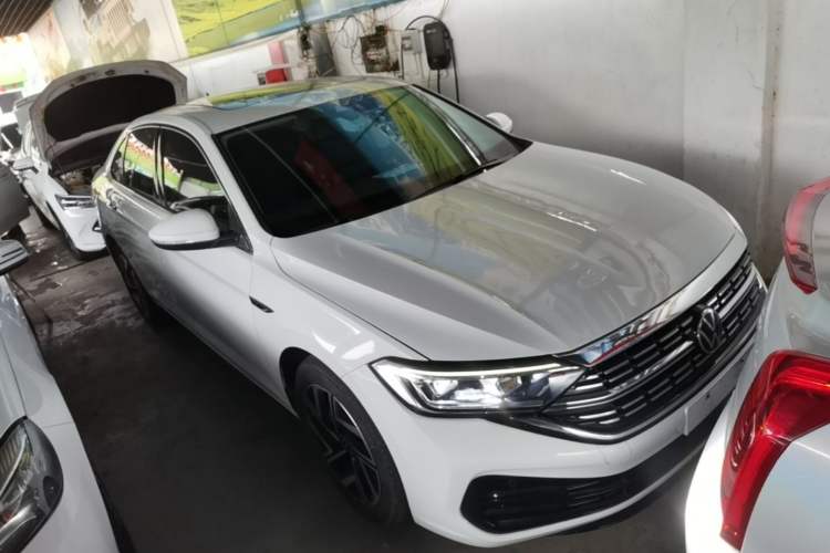 Used Volkswagen Sagitar 2023 300TSI DSG Excellence Edition Front Right 45 Deg