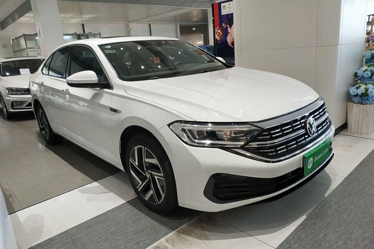 Used Volkswagen Sagitar 2023 200TSI DSG Excellence Edition Front Right 45 Deg
