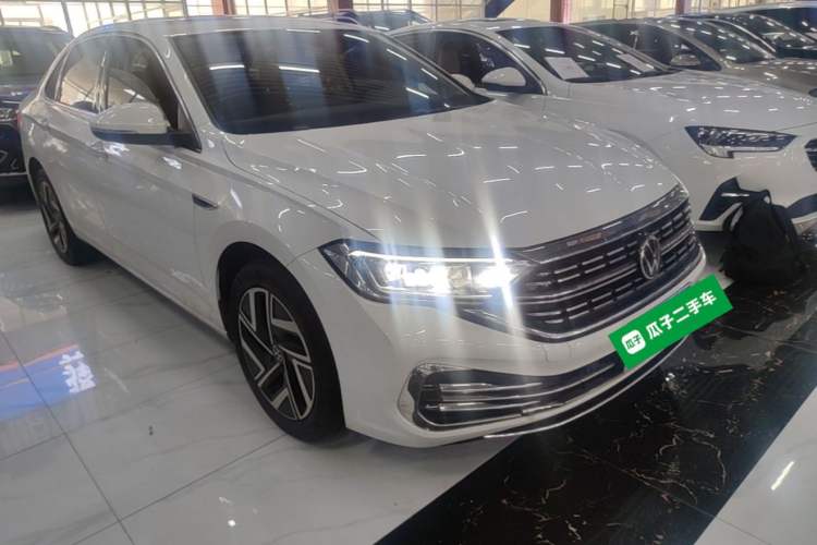 Used Volkswagen Sagitar 2023 300TSI DSG Excellence Edition Front Right 45 Deg