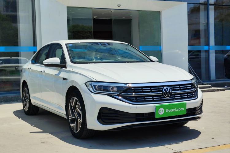 Used Volkswagen Sagitar 2023 300TSI DSG Excellence Edition Front Right 45 Deg