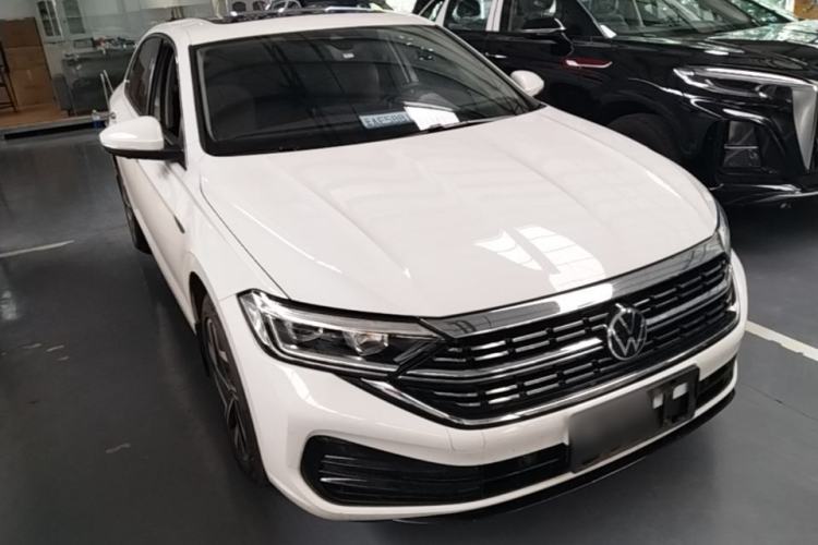 Used Volkswagen Sagitar 2023 280TSI DSG Excellence Edition Front Right 45 Deg
