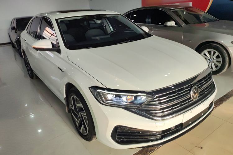 Used Volkswagen Sagitar 2023 200TSI DSG Excellence Edition Front Right 45 Deg