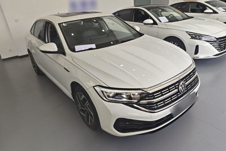 Used Volkswagen Sagitar 2023 200TSI DSG Excellence Edition Front Right 45 Deg
