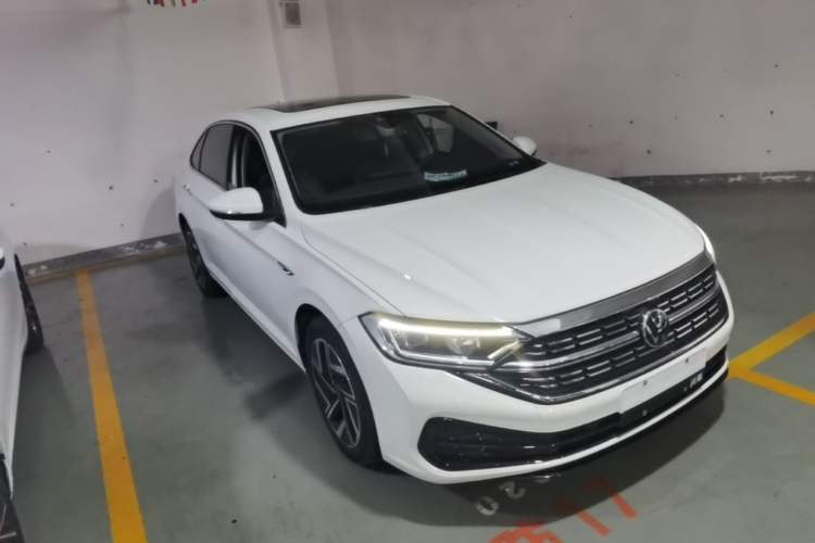 Used Volkswagen Sagitar 2023 300TSI DSG Excellence Edition Front Right 45 Deg